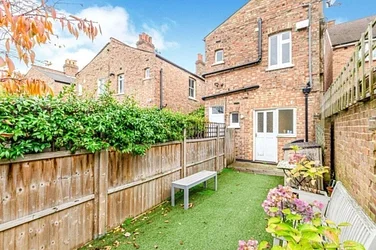 Flat Bayham Road in Greater London