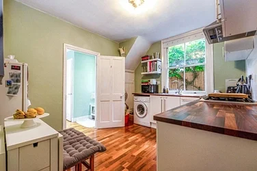Flat Bayham Road in Greater London