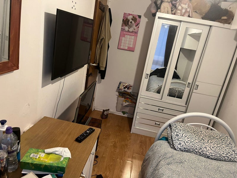 Room Flower and Dean Walk in Greater London