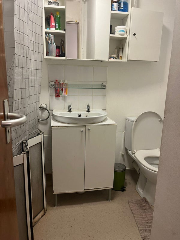 Room Flower and Dean Walk in Greater London