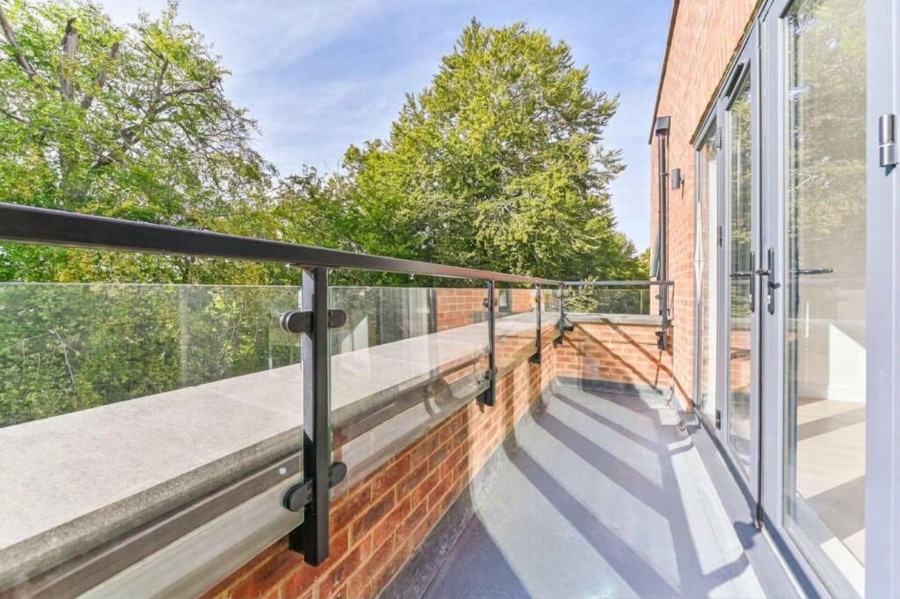 Flat More Close in Greater London