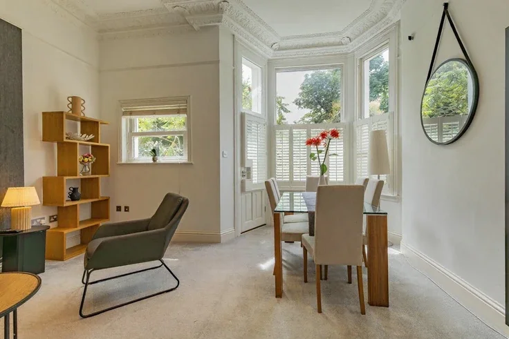 Flat The Barons in Greater London