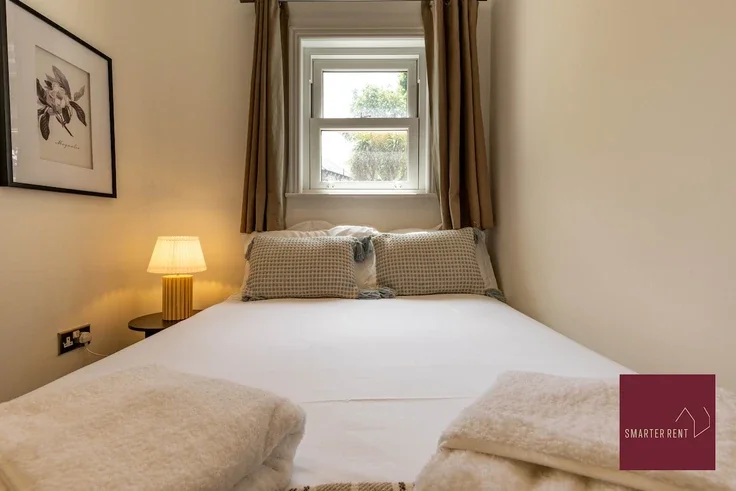 Flat The Barons in Greater London