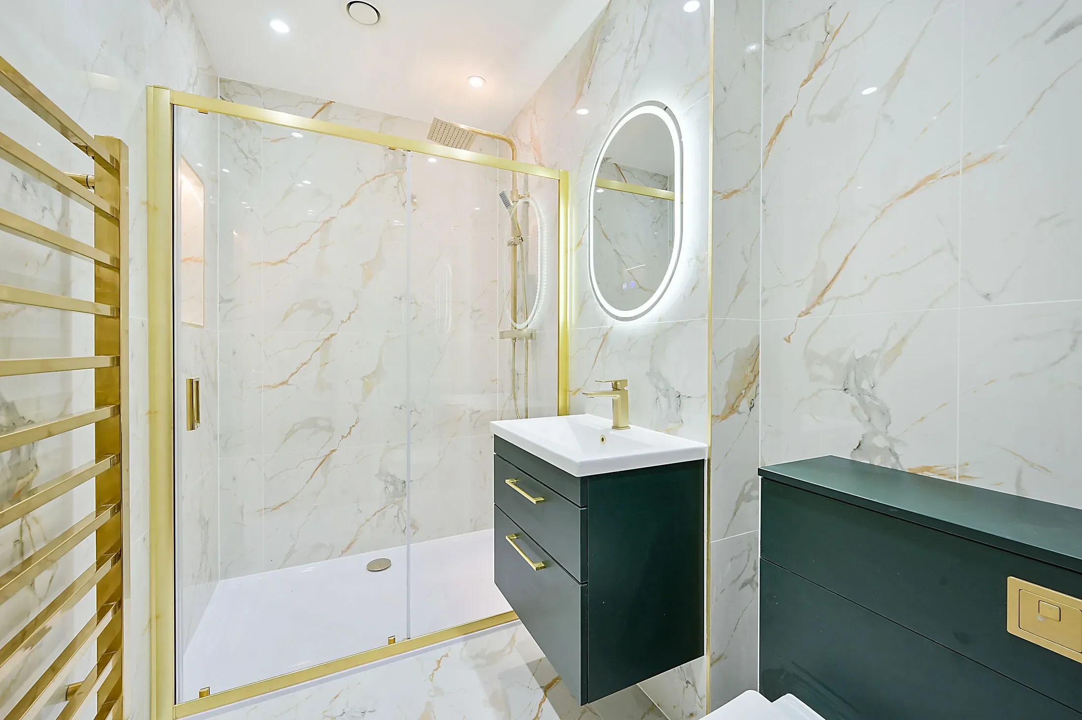 Flat Cobham Road in Greater London