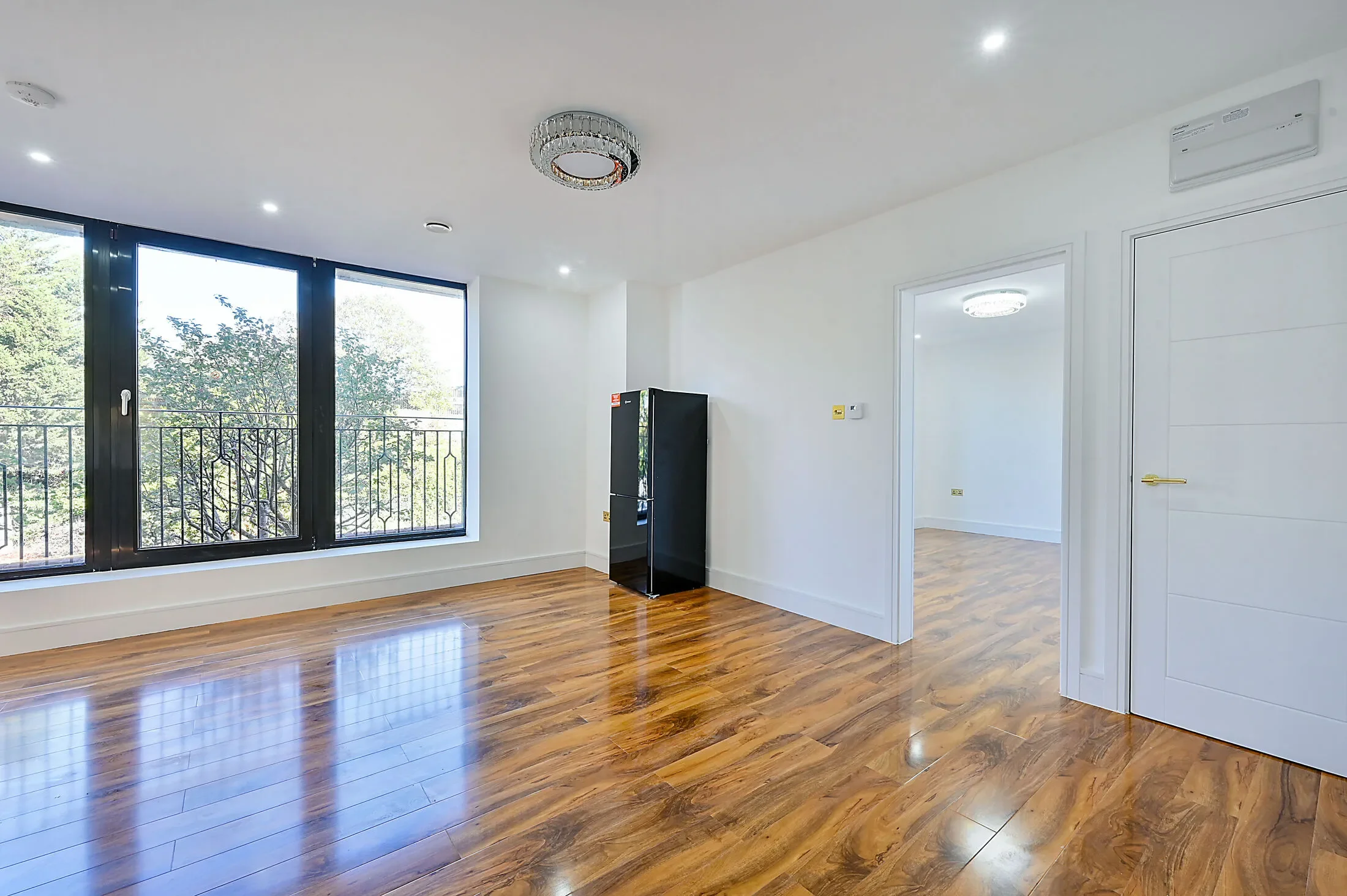 Flat Cobham Road in Greater London