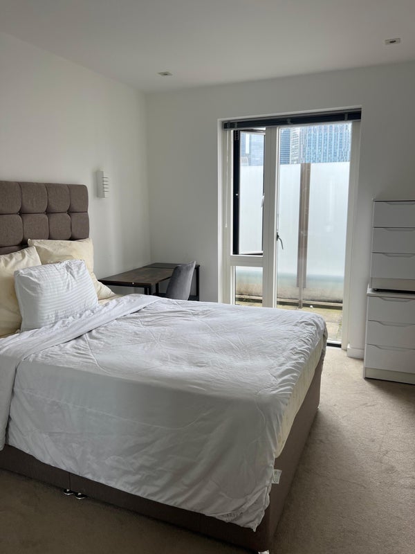 Flat Heneage Street in Greater London