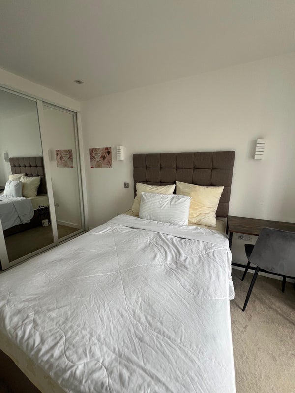 Flat Heneage Street in Greater London
