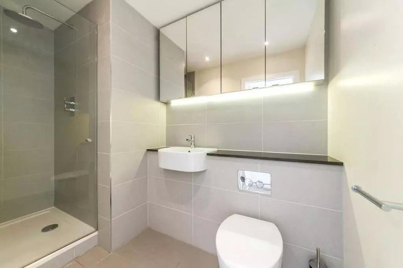 Flat Heneage Street in Greater London