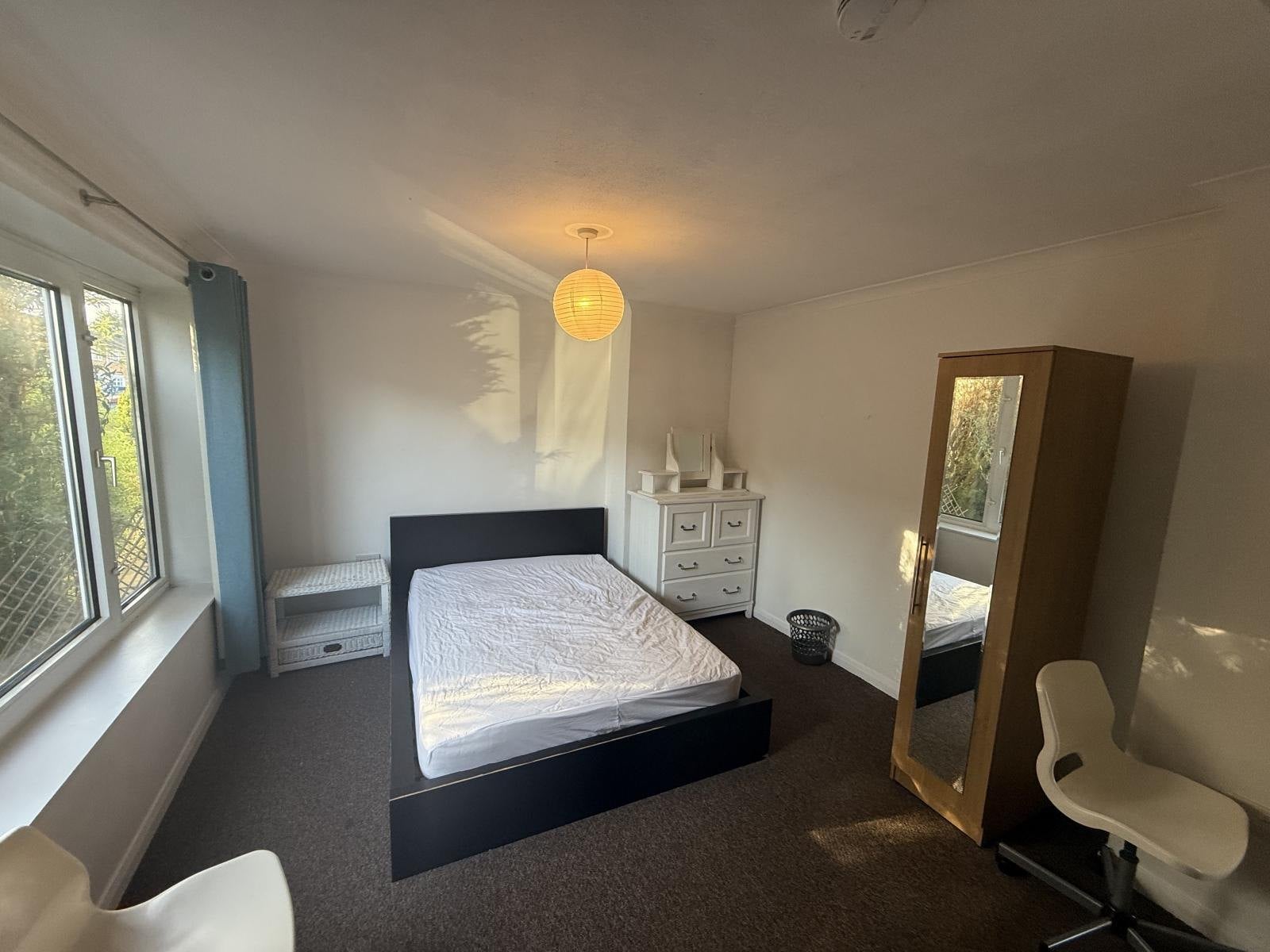 Room Sapphire Crescent in Worcester