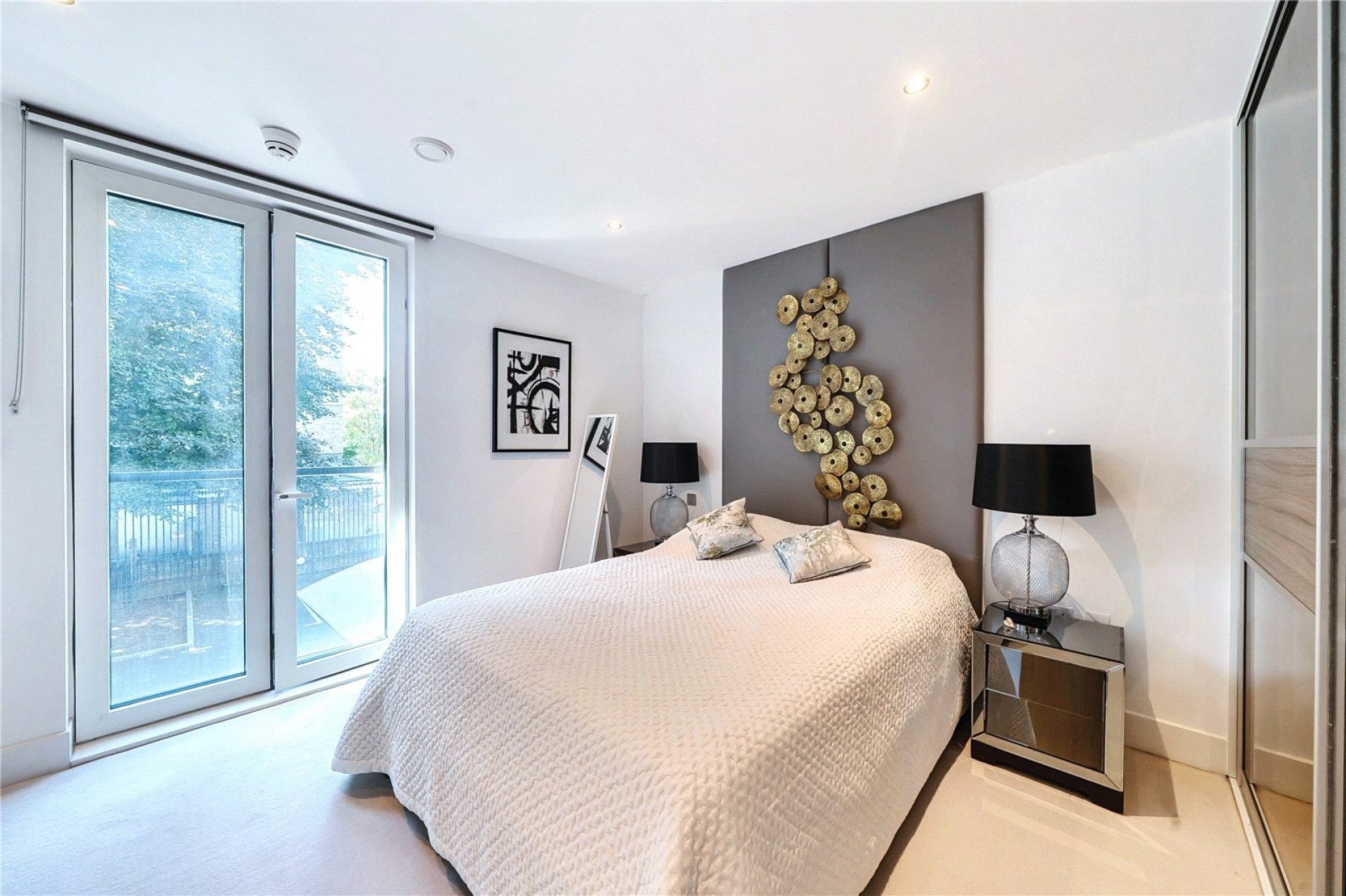 Flat Chiswick High Road in Greater London