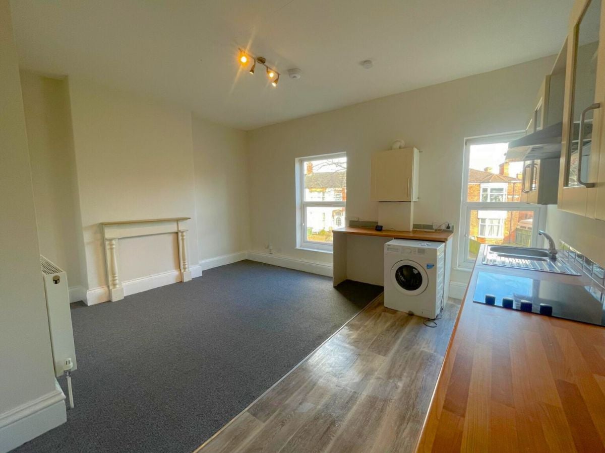 Flat Hainton Avenue in Grimsby