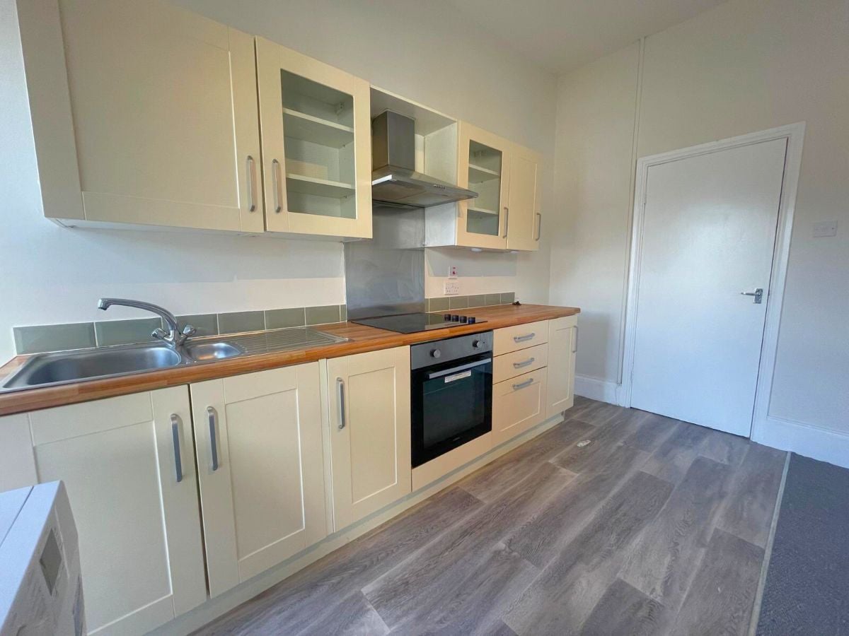 Flat Hainton Avenue in Grimsby