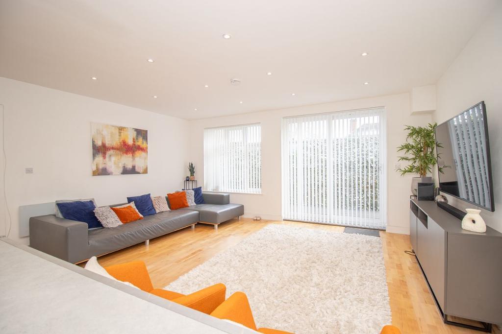 Flat Bridle Road in Greater London