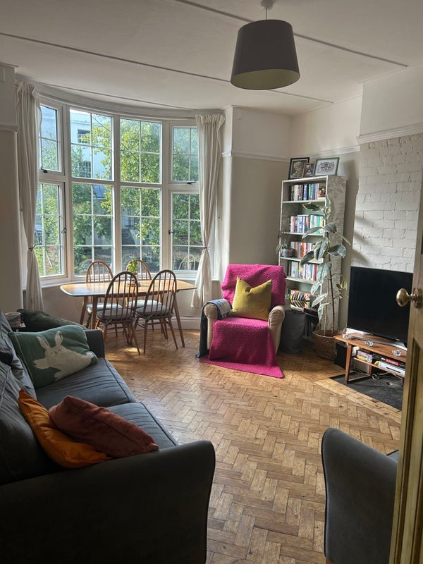 Room Cheltenham Road in Bristol
