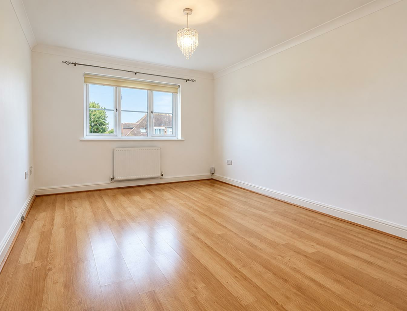 Flat Corwell Lane in Greater London
