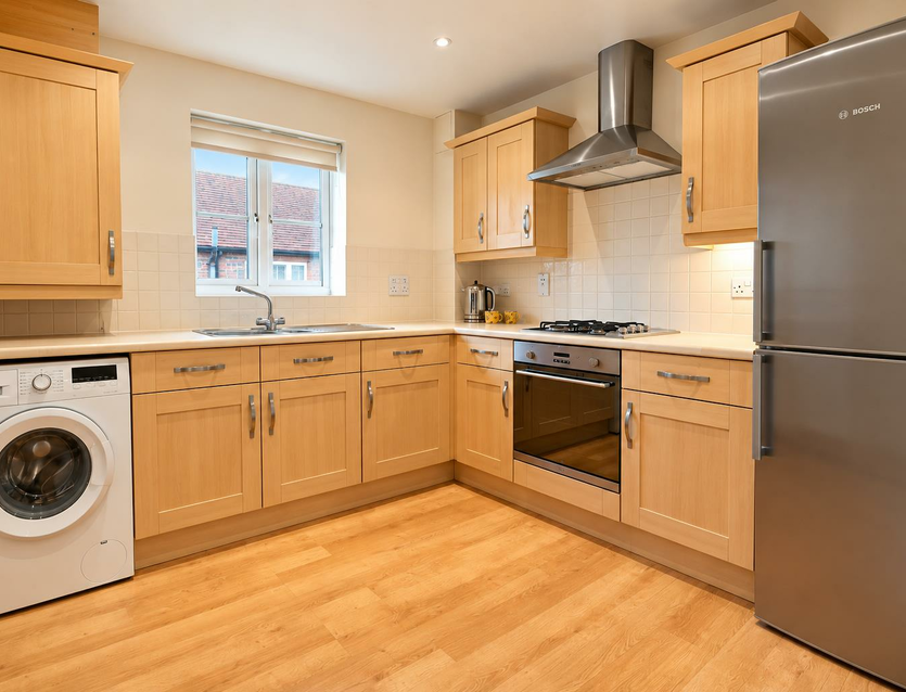 Flat Corwell Lane in Greater London