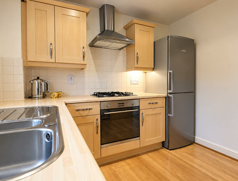 Flat Corwell Lane in Greater London