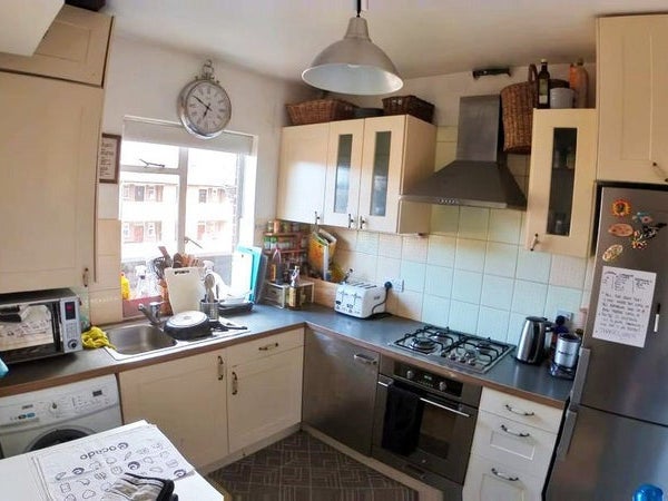 Room Broomwood Road in Greater London