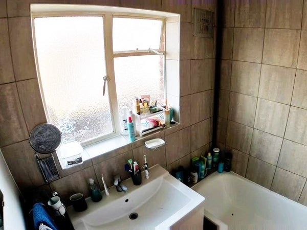 Room Broomwood Road in Greater London