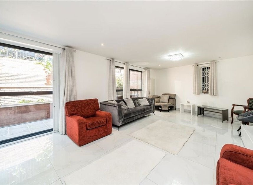 House Mowbray Road in Greater London