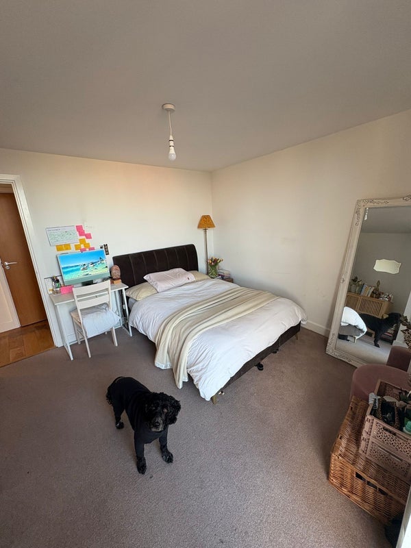 Room Whiston Road in Greater London