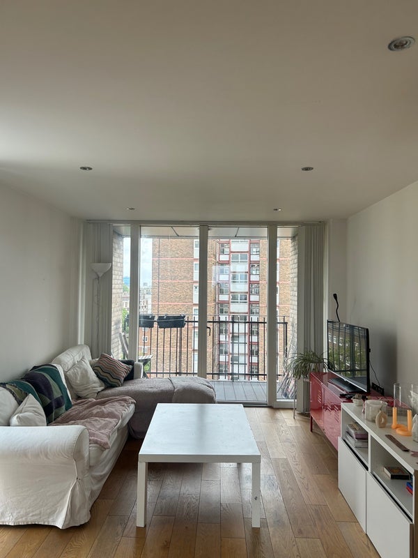 Room Whiston Road in Greater London