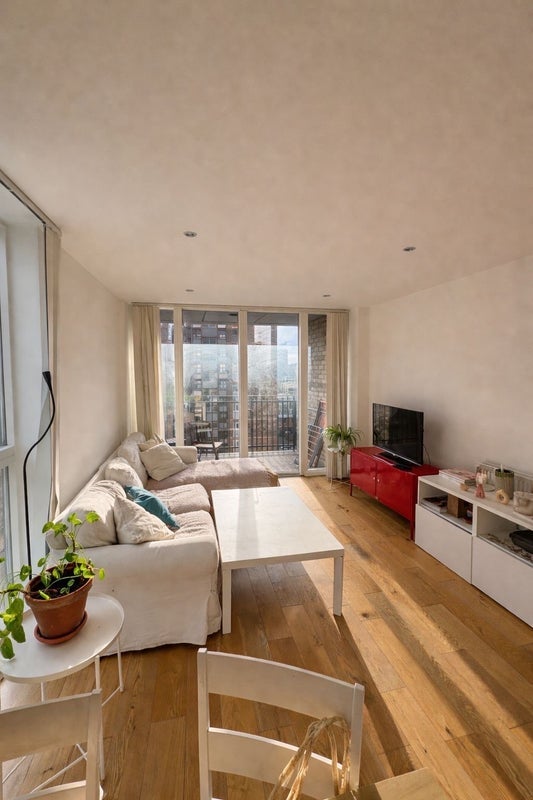 Room Whiston Road in Greater London