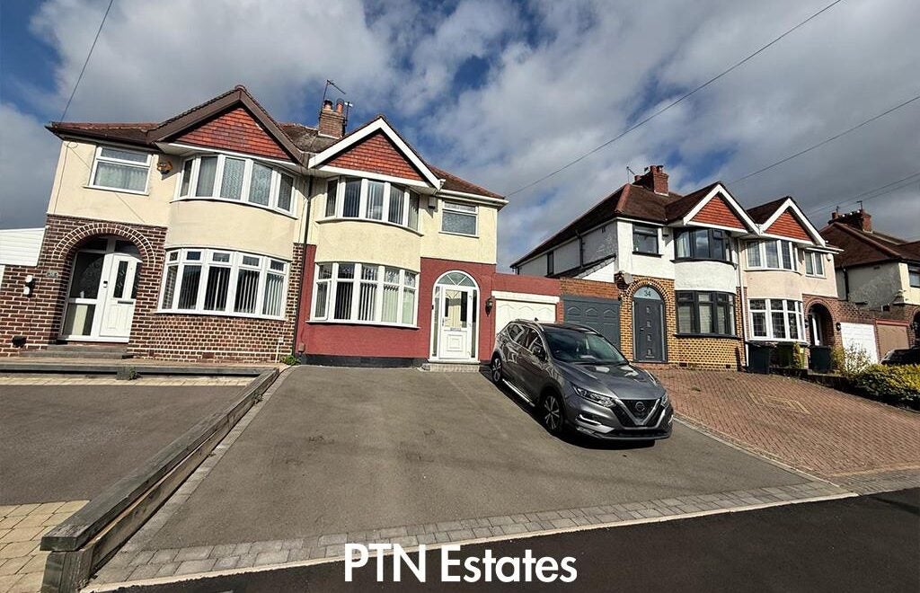 House Hilderic Crescent in Brierley Hill