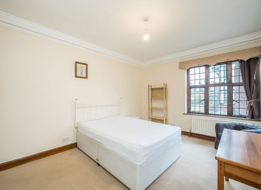 Flat Monks Drive in Greater London