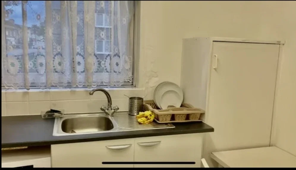 Room Heenan Close in Greater London