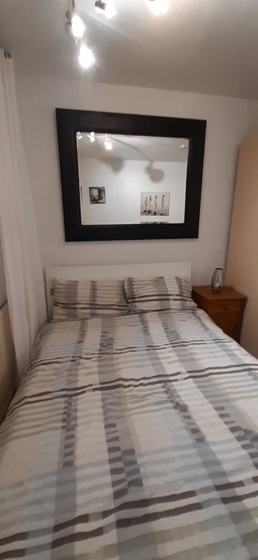 Room Bliss Crescent in Greater London