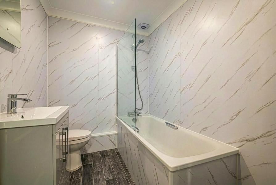 Flat Rye Lane in Greater London