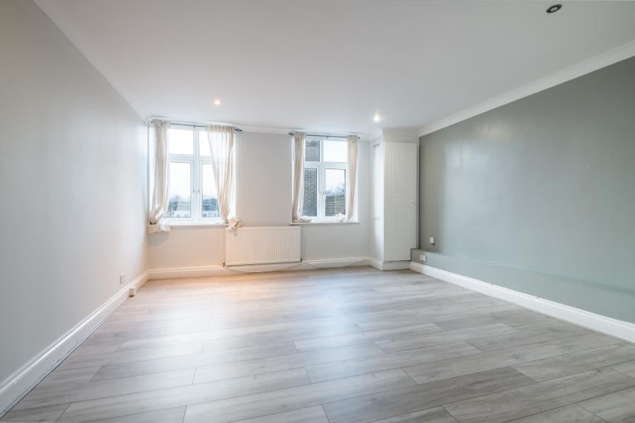 Flat Rye Lane in Greater London