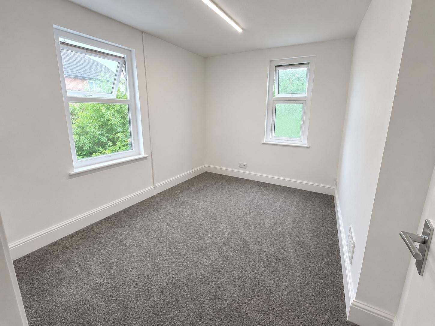 Flat Vaughan Road in Greater London