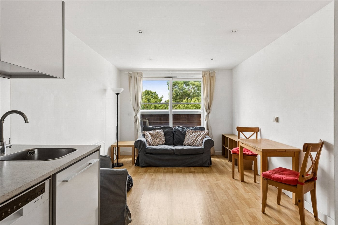 Flat Essex Road in Greater London
