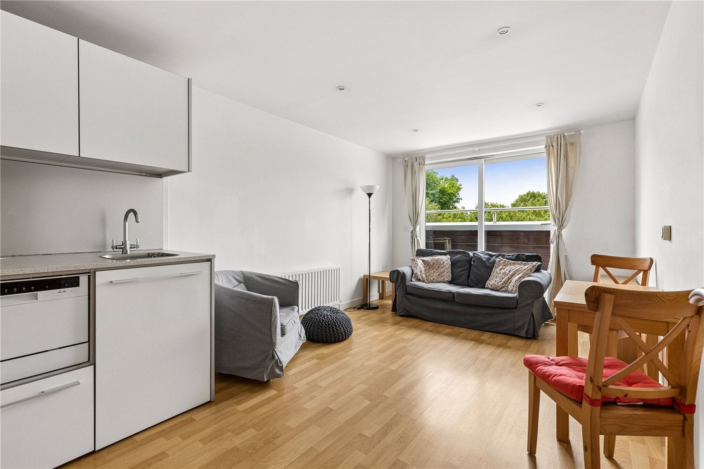 Flat Essex Road in Greater London