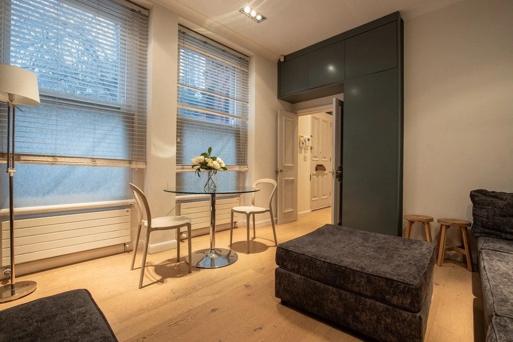 Flat Courtfield Road in Greater London