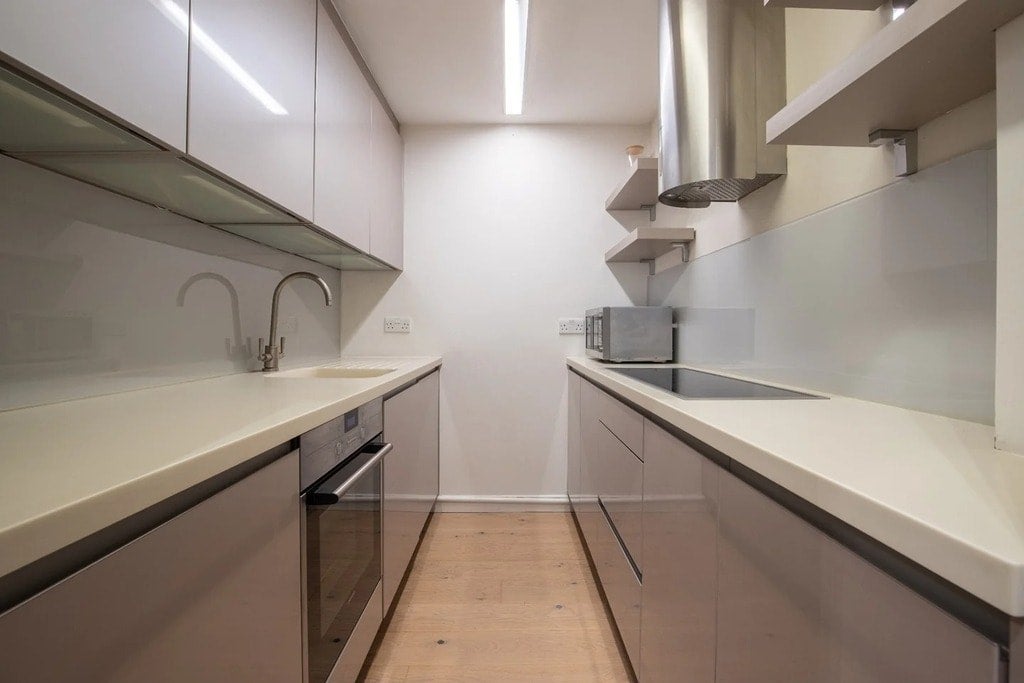 Flat Courtfield Road in Greater London