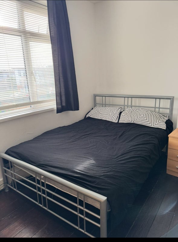 Room Princes Avenue in Greater London
