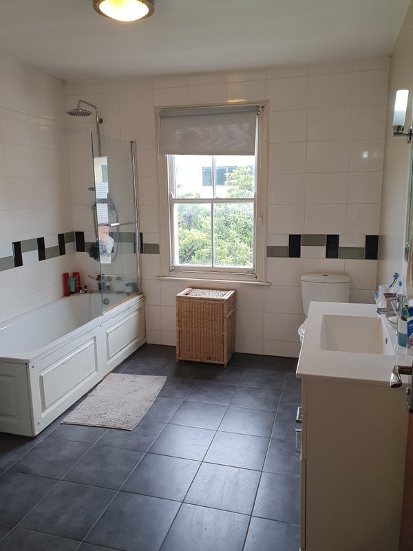 Room Glengall Road in Greater London