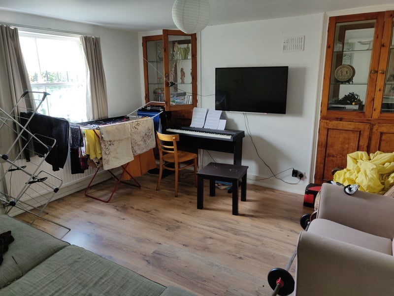 Room Glengall Road in Greater London