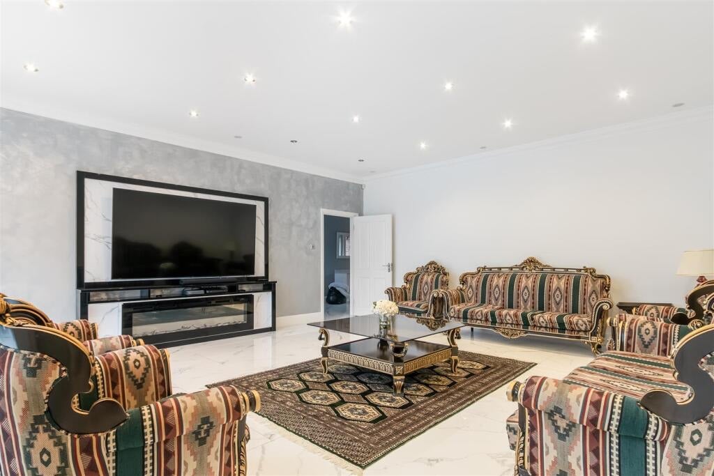 House Broad Walk in Greater London