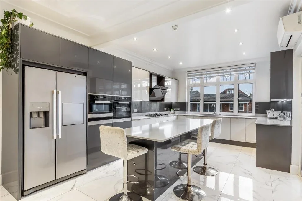 House Broad Walk in Greater London
