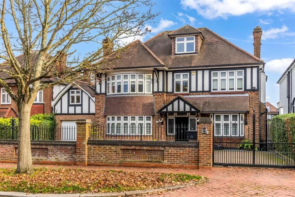 House Broad Walk in Greater London