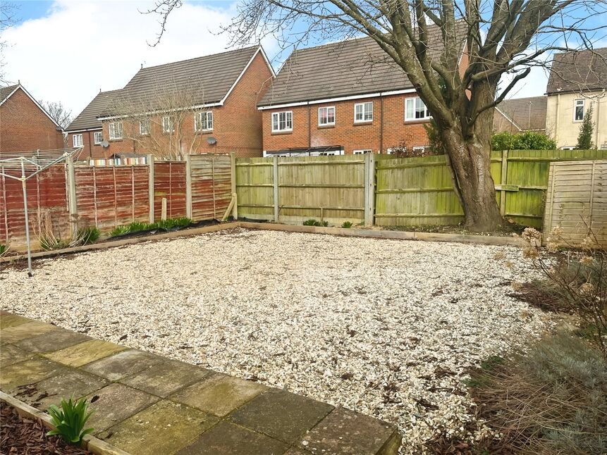 Flat Queen Mary Avenue in Basingstoke and Deane