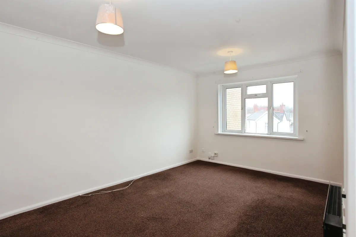 Flat Hazelhurst Road in Cardiff
