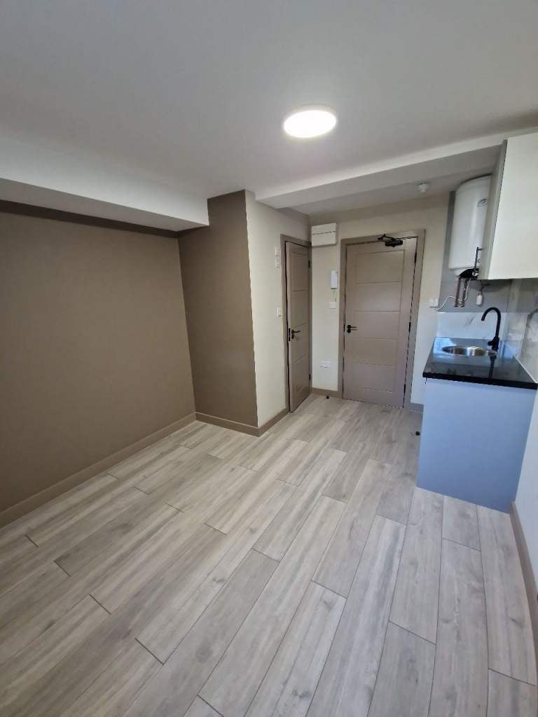 Flat Hayling Road in Three Rivers