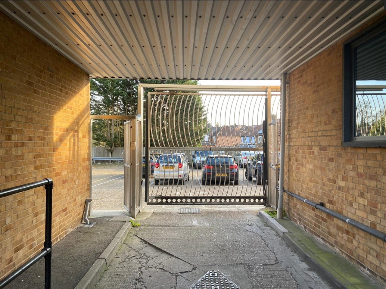 Flat Mimms Hall Road in Hertsmere