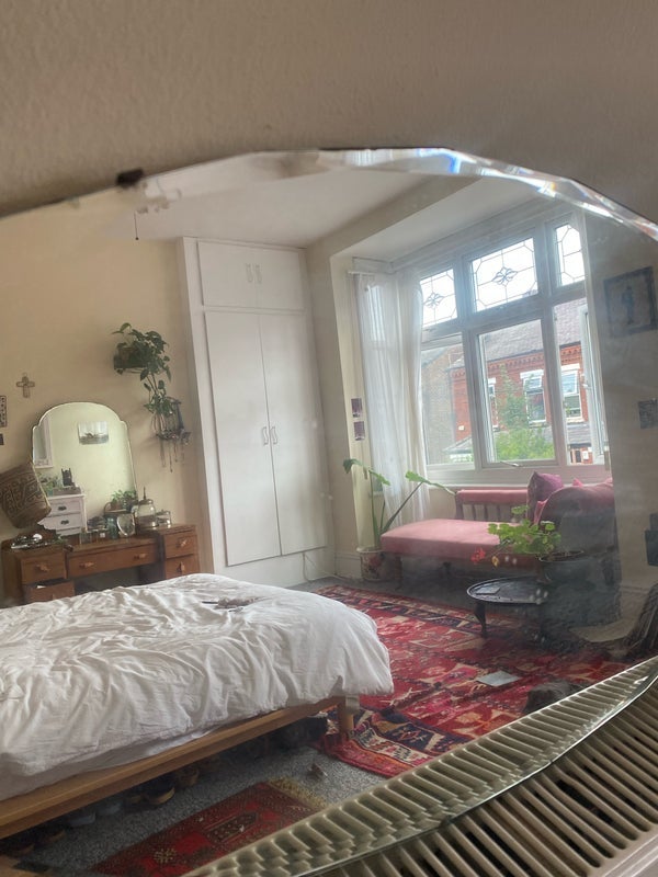 Room Clarendon Road in Manchester