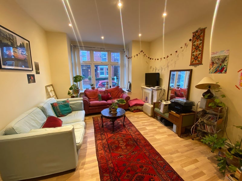 Room Clarendon Road in Manchester